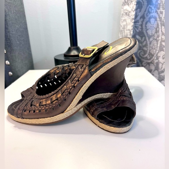 Easy Spirit Open toed Bronze sandals - Picture 2 of 7